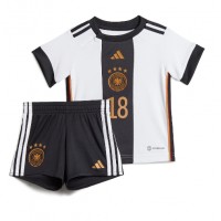 Billiga Tyskland Jonas Hofmann #18 Barnkläder Hemma fotbollskläder till baby VM 2022 Kortärmad (+ Korta byxor)
